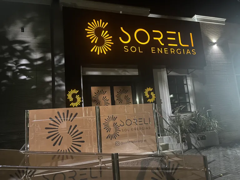 Fachada da loja da Soreli Sol Energias